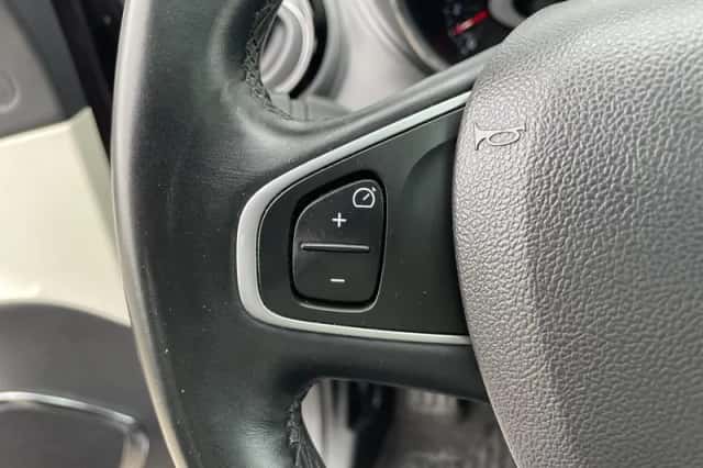 Renault Captur (2018) thumbnail 17