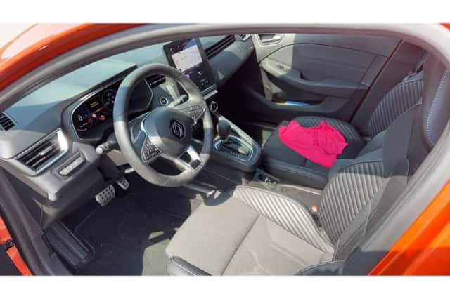Renault Clio (2024) thumbnail 5