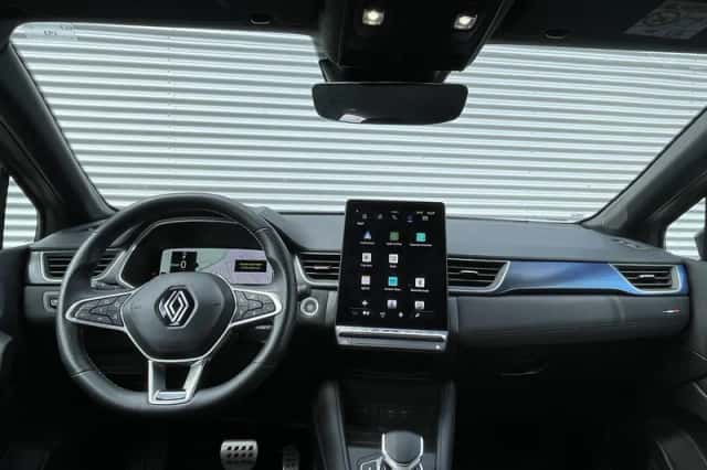 Renault Captur (2025) thumbnail 3