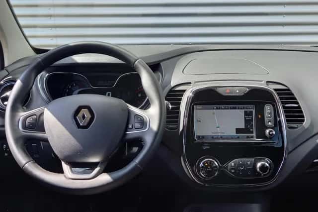 Renault Captur (2016) thumbnail 3