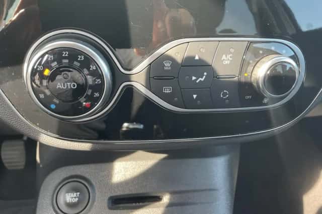 Renault Captur (2018) thumbnail 22