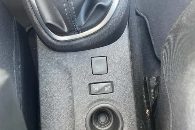 Renault Captur (2018) thumbnail 23