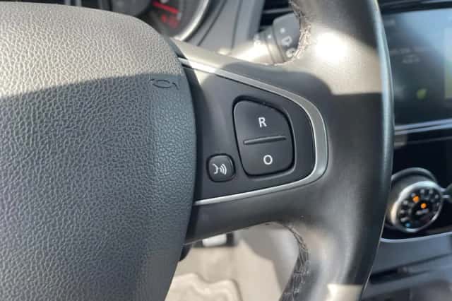 Renault Captur (2018) thumbnail 17