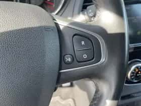 Renault Captur (2018) thumbnail 17
