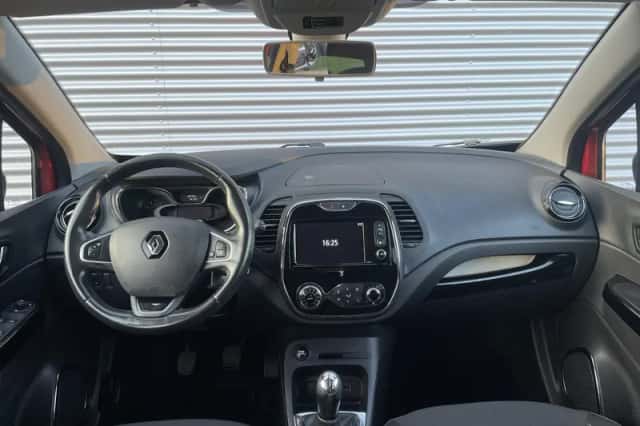 Renault Captur (2016) thumbnail 3