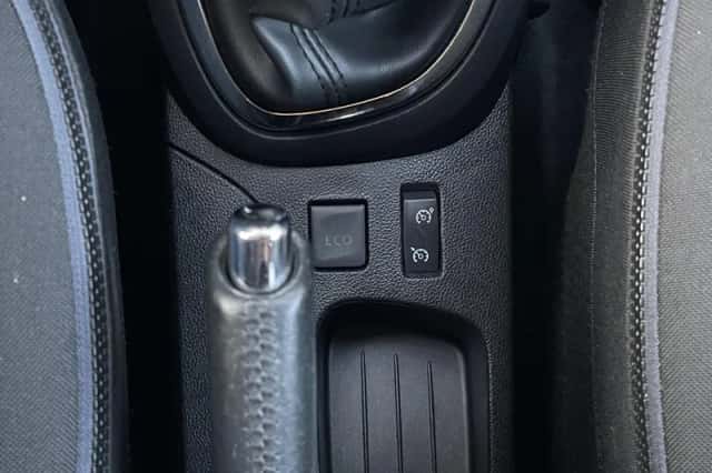 Renault Captur (2016) thumbnail 26