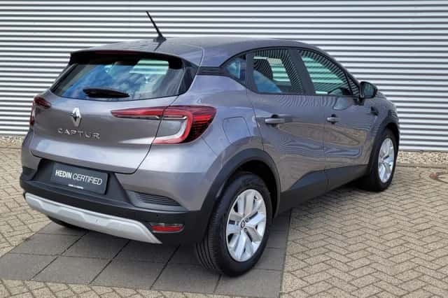 Renault Captur (2023) thumbnail 2