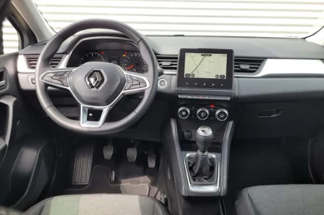 Renault Captur (2023) thumbnail 3