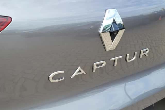 Renault Captur (2023) thumbnail 6