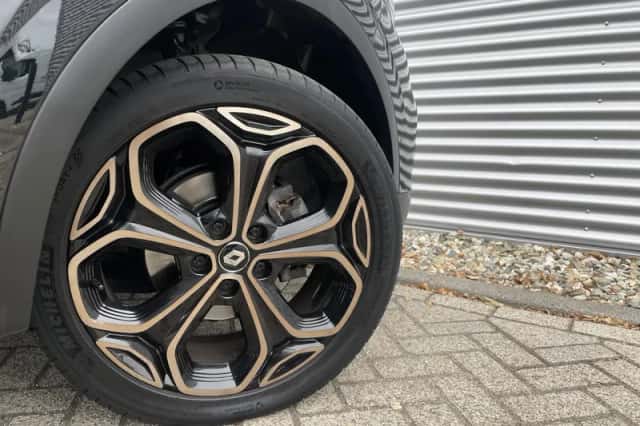 Renault Kadjar (2021) thumbnail 4