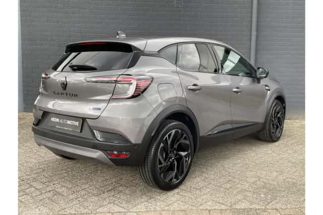 Renault Captur (2025) thumbnail 2