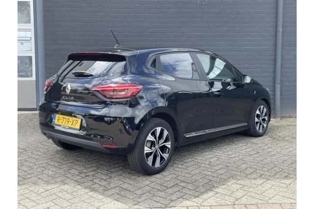 Renault Clio (2023) thumbnail 2