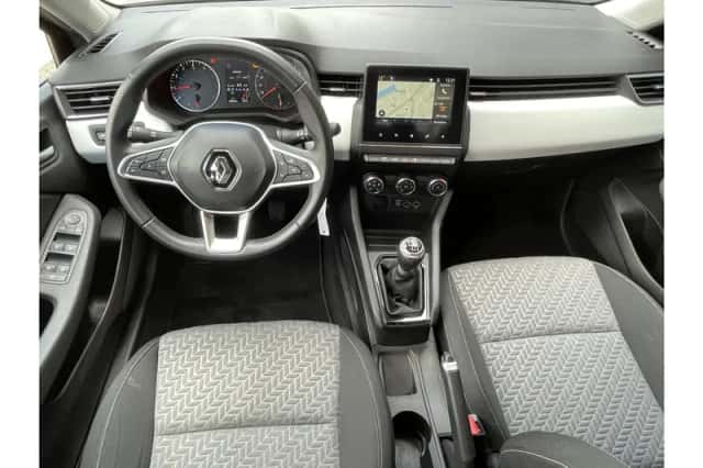 Renault Clio (2023) thumbnail 3