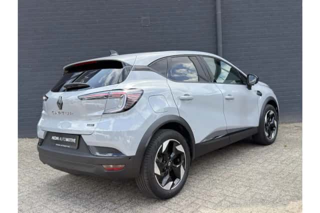 Renault Captur (2025) thumbnail 2