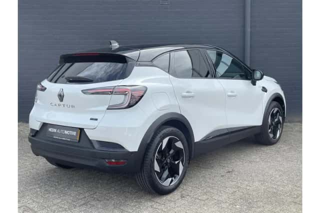 Renault Captur (2024) thumbnail 2