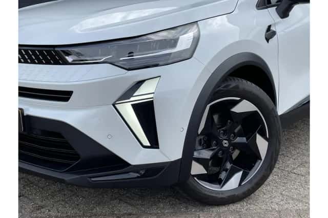 Renault Captur (2024) thumbnail 6