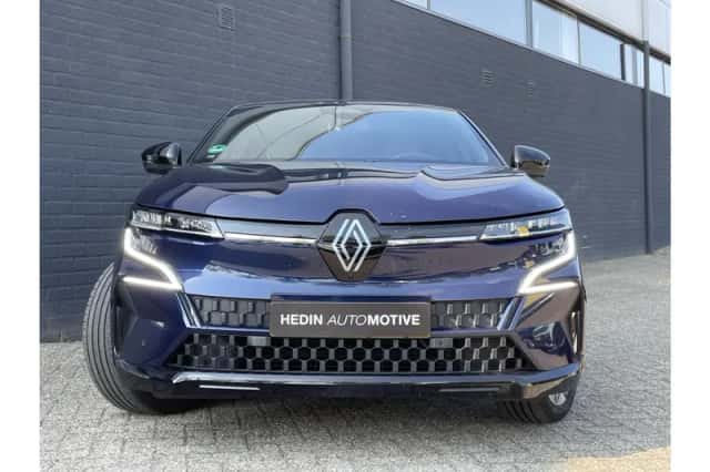 Renault Mégane E-Tech (2023) thumbnail 2