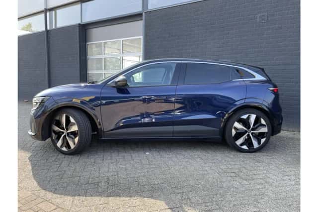 Renault Mégane E-Tech (2023) thumbnail 4