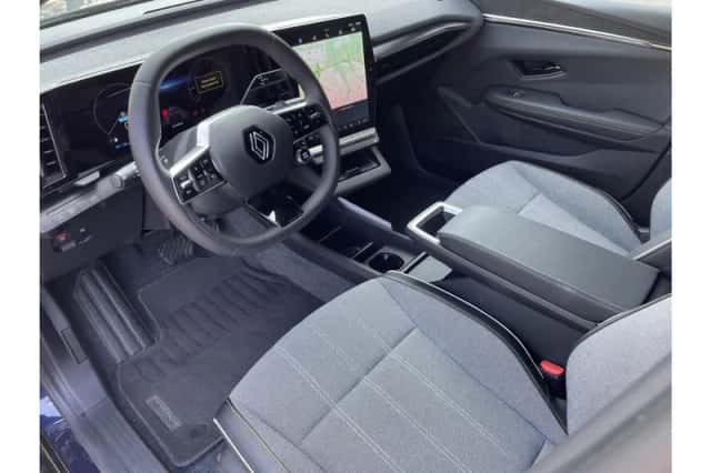 Renault Mégane E-Tech (2023) thumbnail 5