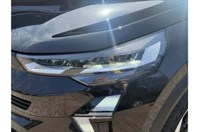 Renault Captur (2025) thumbnail 2