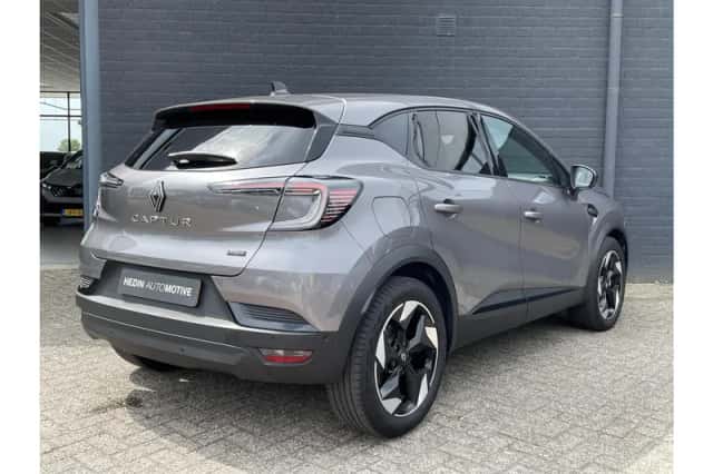 Renault Captur (2025) thumbnail 2