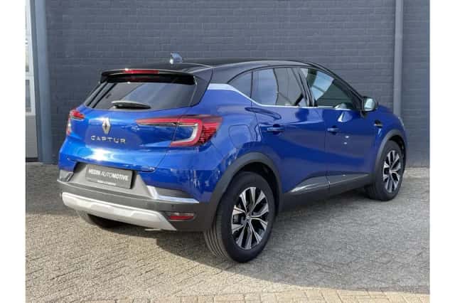 Renault Captur (2022) thumbnail 2
