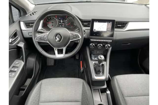 Renault Captur (2023) thumbnail 3