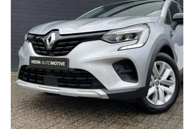 Renault Captur (2023) thumbnail 6
