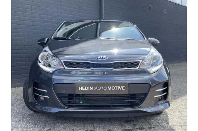 Kia Rio (2016) thumbnail 5