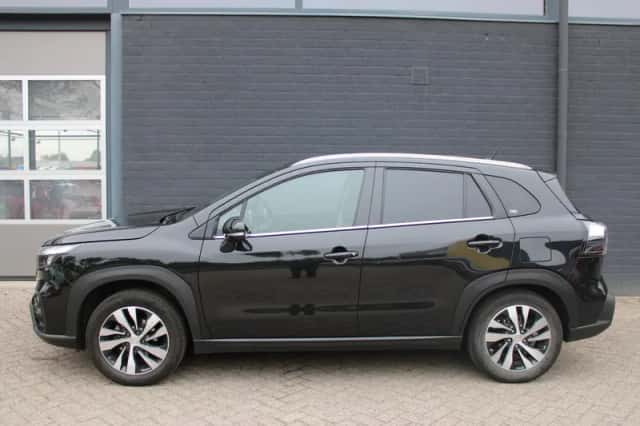 Suzuki S-Cross (2023) thumbnail 2