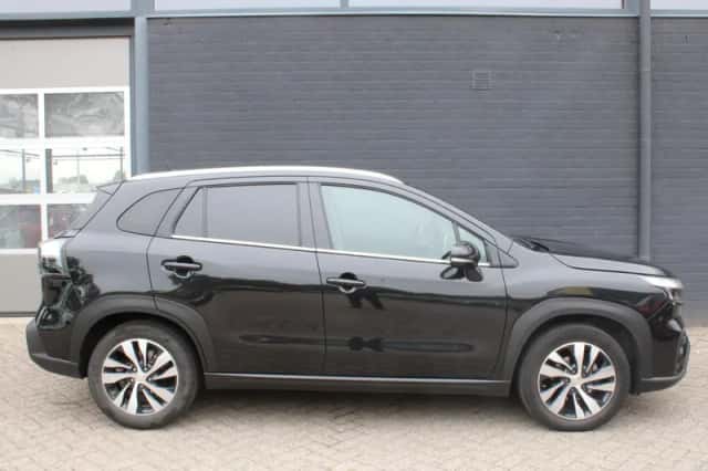 Suzuki S-Cross (2023) thumbnail 3