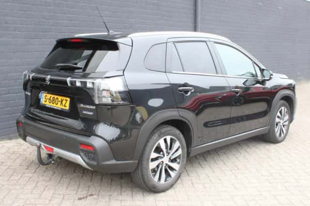 Suzuki S-Cross (2023) thumbnail 4
