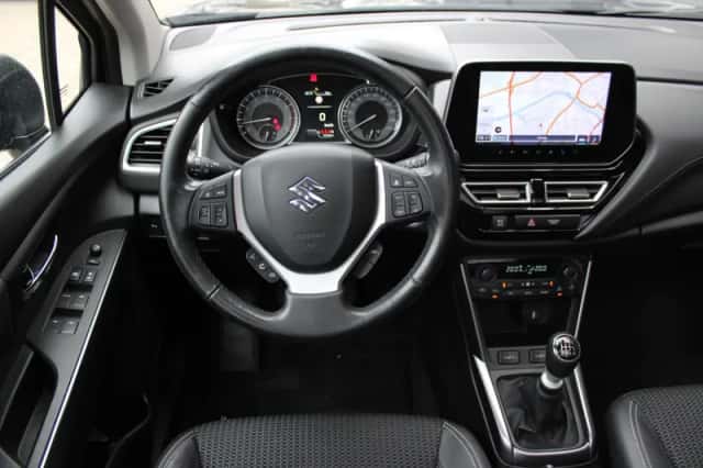 Suzuki S-Cross (2023) thumbnail 5