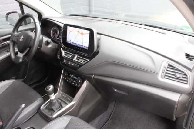 Suzuki S-Cross (2023) thumbnail 6