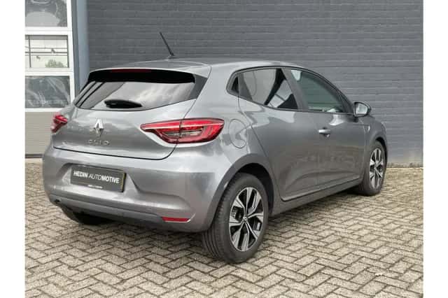 Renault Clio (2023) thumbnail 2