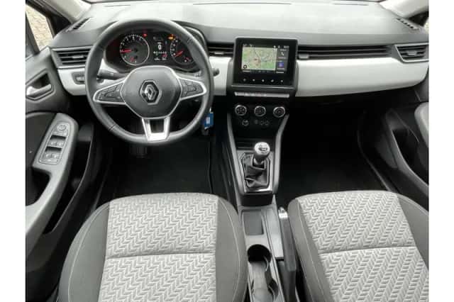 Renault Clio (2023) thumbnail 3