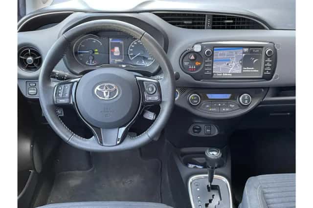 Toyota Yaris (2019) thumbnail 3