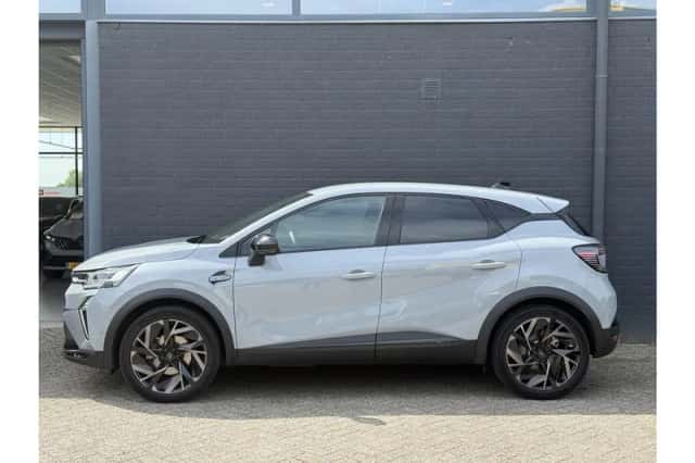 Renault Captur (2025) thumbnail 2