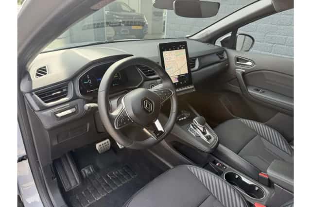 Renault Captur (2025) thumbnail 4