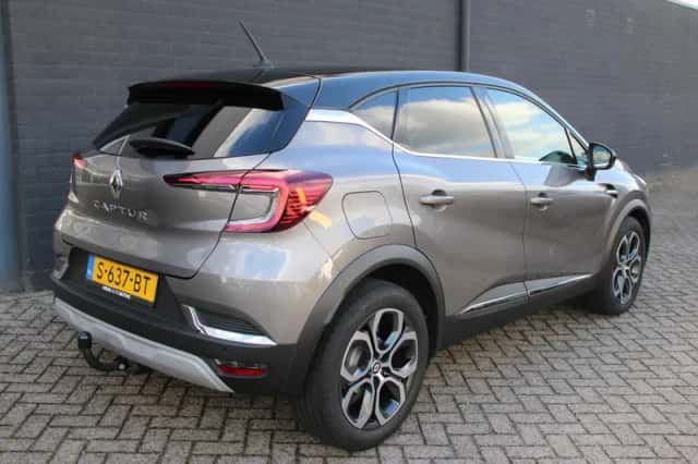 Renault Captur (2023) thumbnail 4