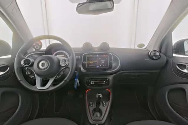 Smart Fortwo (2024) thumbnail 3