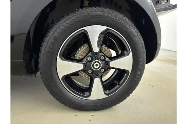Smart Fortwo (2024) thumbnail 3