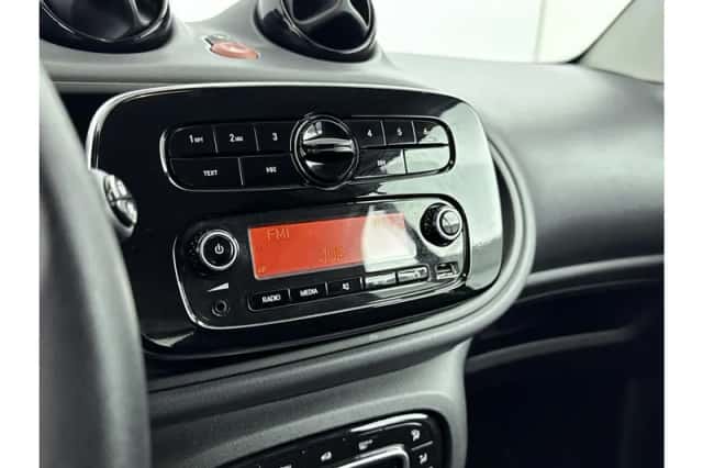 Smart Fortwo (2023) thumbnail 15