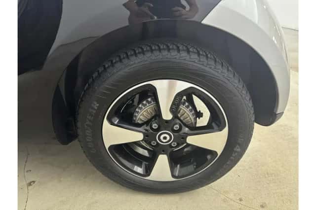 Smart Fortwo (2024) thumbnail 3