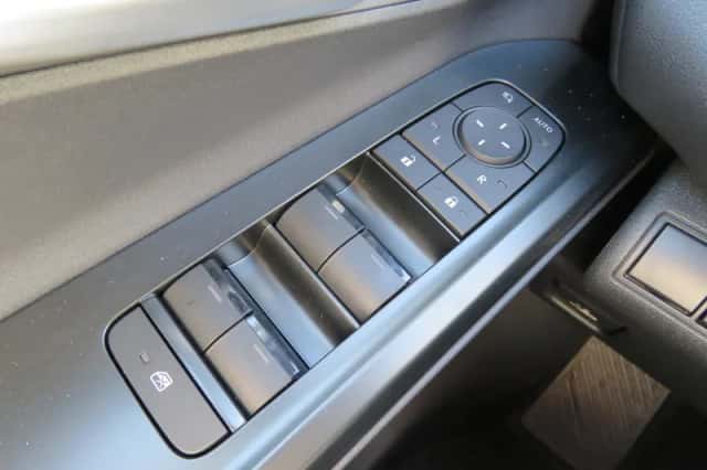 Subaru Solterra (2026) thumbnail 11