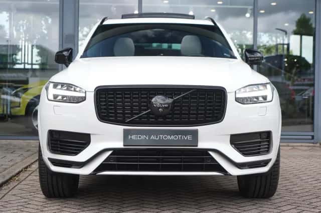Volvo XC90 (2024) thumbnail 2