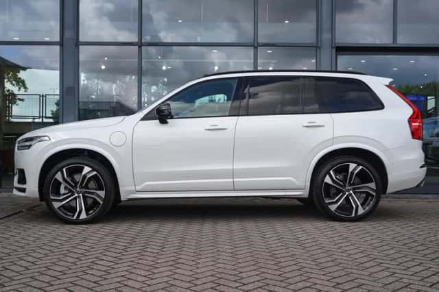 Volvo XC90 (2024) thumbnail 3