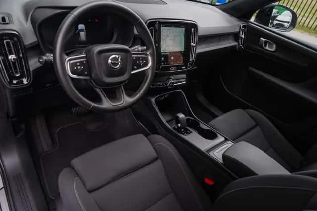 Volvo EX40 (2025) thumbnail 1