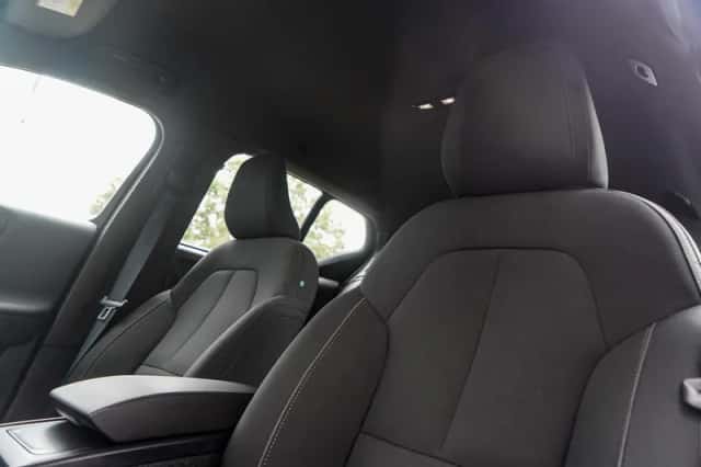 Volvo EX40 (2025) thumbnail 3