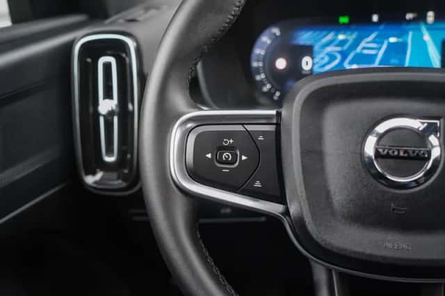 Volvo EX40 (2025) thumbnail 4